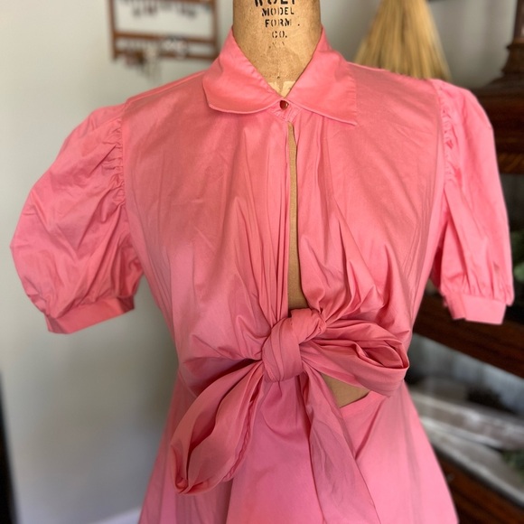 Nylon apparel pink puff sleeve blouse with bow tie front and gold buttons medium - Picture 2 of 7